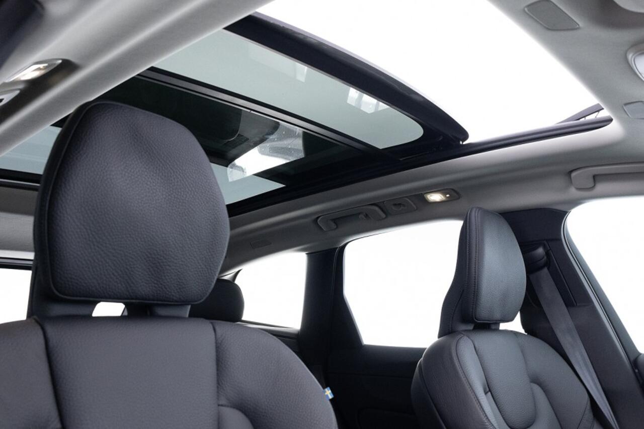 Volvo XC60 2.0 T8 Plug-in hybrid AWD Ultra Dark | LUCHTVERING | PANORAMADAK ? 1e Eigenaar