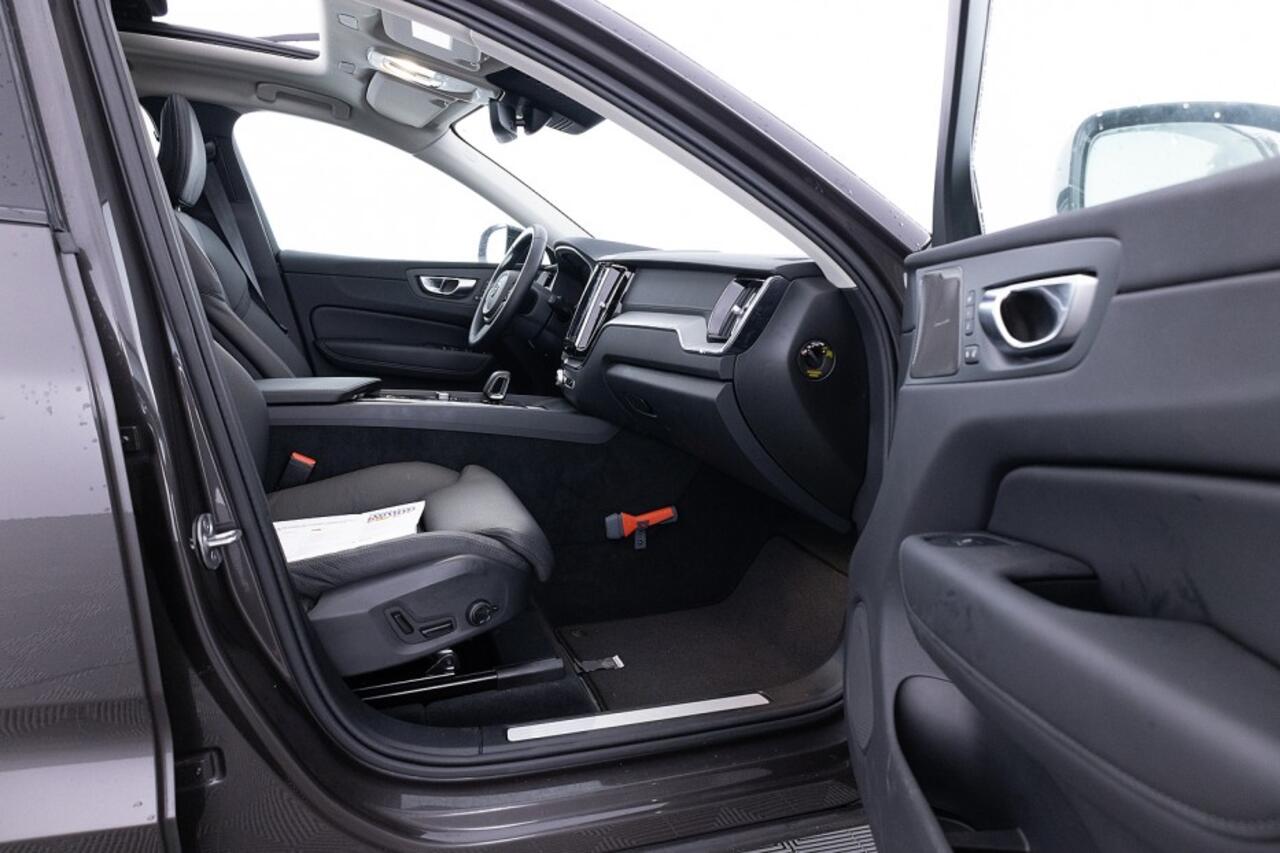 Volvo XC60 2.0 T8 Plug-in hybrid AWD Ultra Dark | LUCHTVERING | PANORAMADAK ? 1e Eigenaar