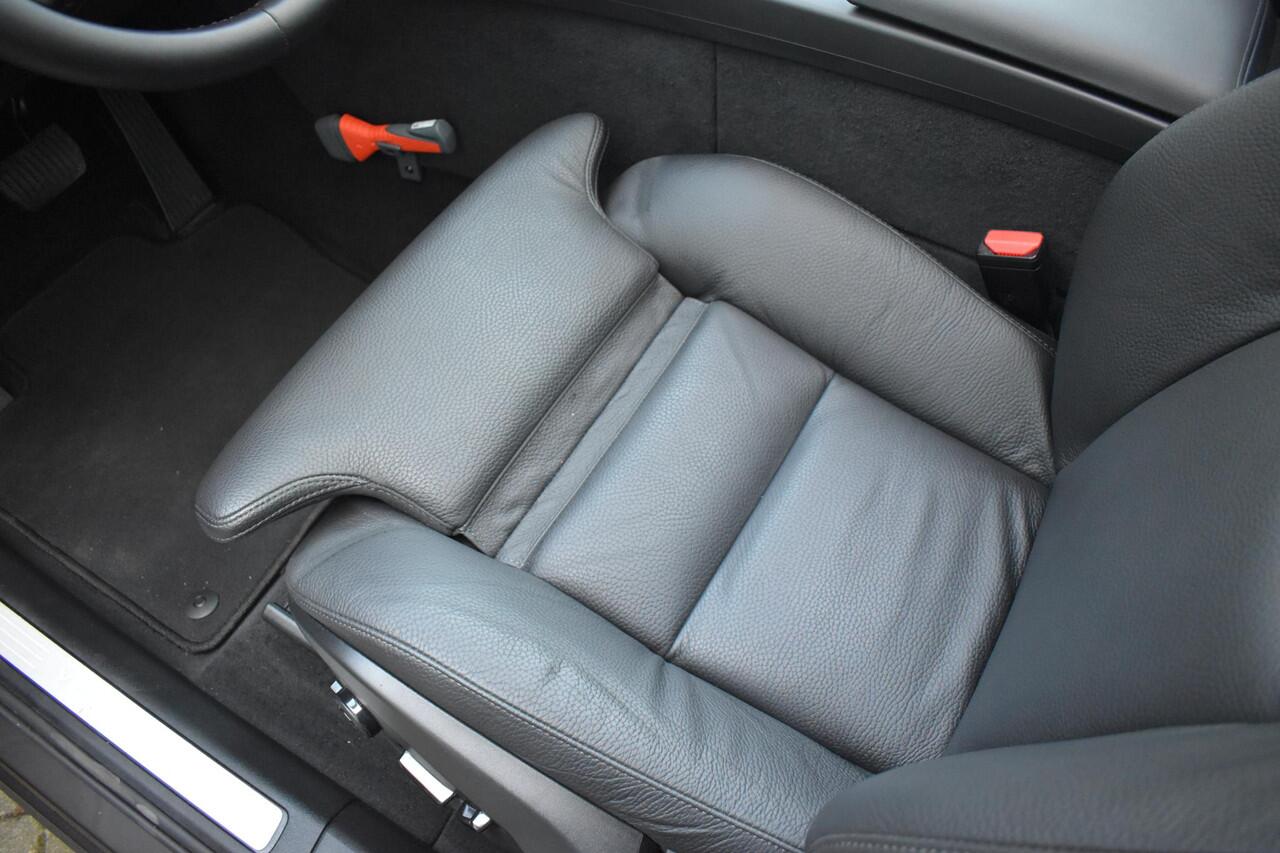 Volvo XC60 T6 350PK Automaat Plug-in Hybrid AWD Plus Dark / Navigatie / 360 Camera / Adaptieve Cruise Control / Stuur & Stoelverwarming / Elektr. Achterklep / Schuifdak / Trekhaak