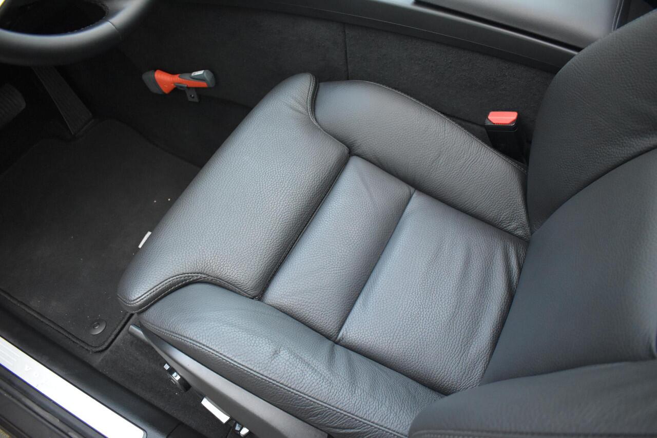 Volvo XC60 T6 350PK Automaat Plug-in Hybrid AWD Plus Dark / Navigatie / 360 Camera / Adaptieve Cruise Control / Stuur & Stoelverwarming / Elektr. Achterklep / Schuifdak / Trekhaak