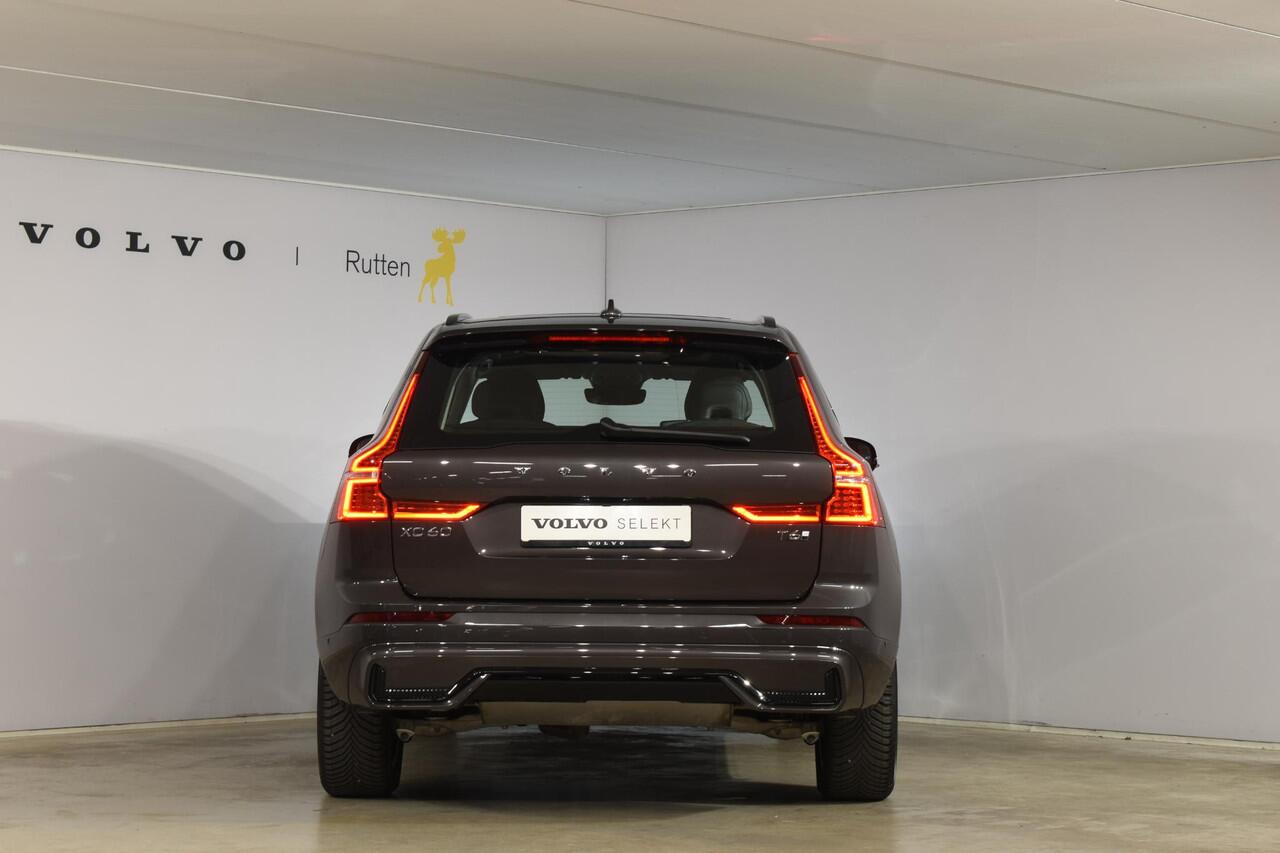 Volvo XC60 T6 350PK Automaat Plug-in Hybrid AWD Plus Dark / Navigatie / 360 Camera / Adaptieve Cruise Control / Stuur & Stoelverwarming / Elektr. Achterklep / Schuifdak / Trekhaak