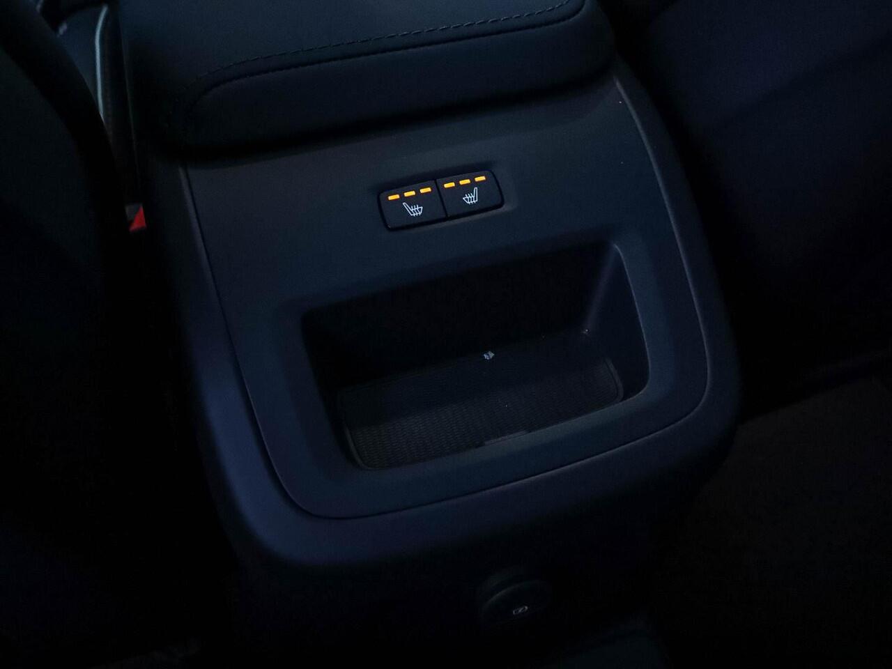 Volvo XC60 T6 AWD Plus Black Edition MY2026 Panodak 21'' Harman Kardon Zwarte hemel