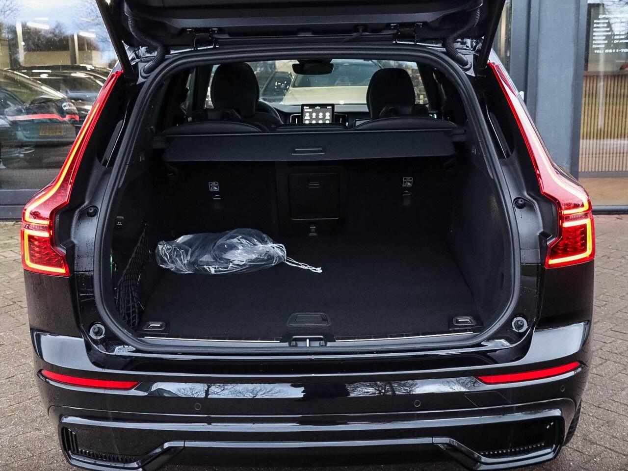 Volvo XC60 T6 AWD Plus Black Edition MY2026 Panodak 21'' Harman Kardon Zwarte hemel