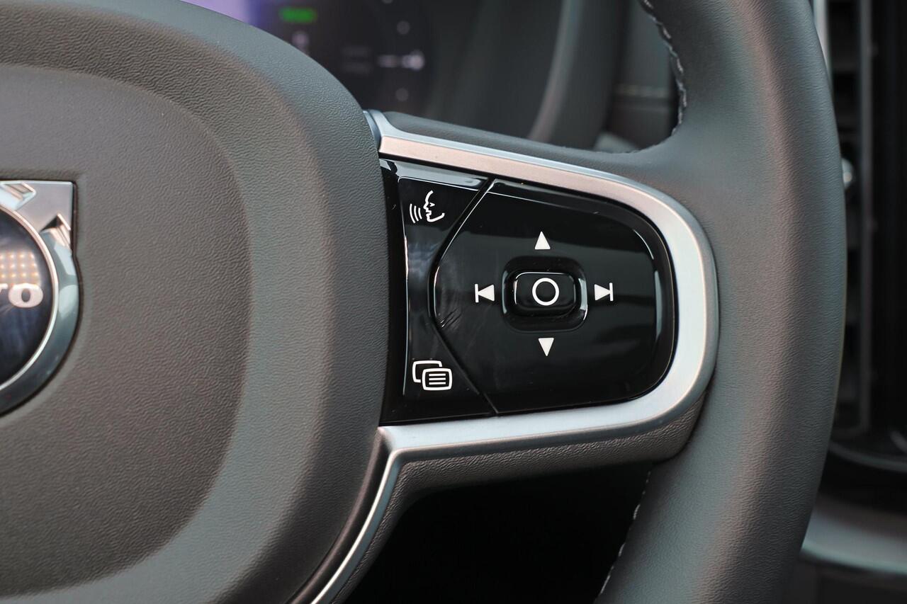 Volvo XC60 T6 Recharge AWD Ultra Black Edition - Panorama/schuifdak - IntelliSafe Assist & Surround - 360º Camera - Harman/Kardon audio - Adaptieve LED koplampen - Verwarmde voorstoelen, stuur & achterbank - Parkeersensoren voor & achter - Elektr. bedienb. voorstoel