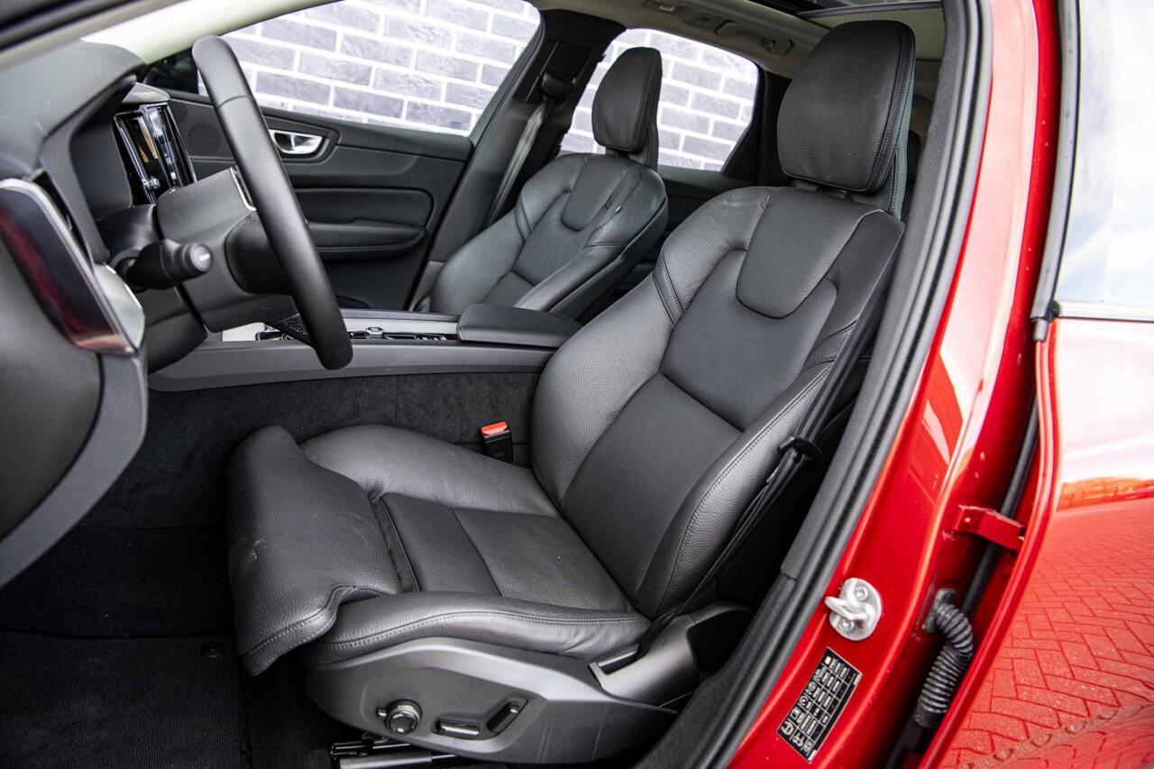 Volvo XC60 2.0 T6 Plug-in hybrid AWD Plus Dark | Adaptieve cruise control | 360° camera | Trekhaak | Stoel- en stuurverwarming | Dode hoek detectie BLIS | Panorama dak | All season banden | Google Auto |