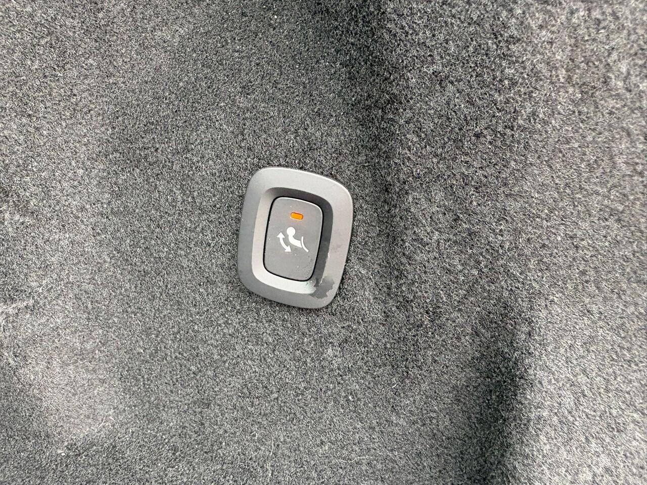 Volvo XC60 T6 Plug-in hybrid AWD Ultra Dark | Trekhaak | 360 Camera | H&K Audio