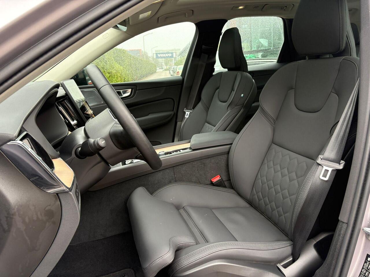 Volvo XC60 T6 Plug-in hybrid AWD Ultra Dark | Trekhaak | 360 Camera | H&K Audio