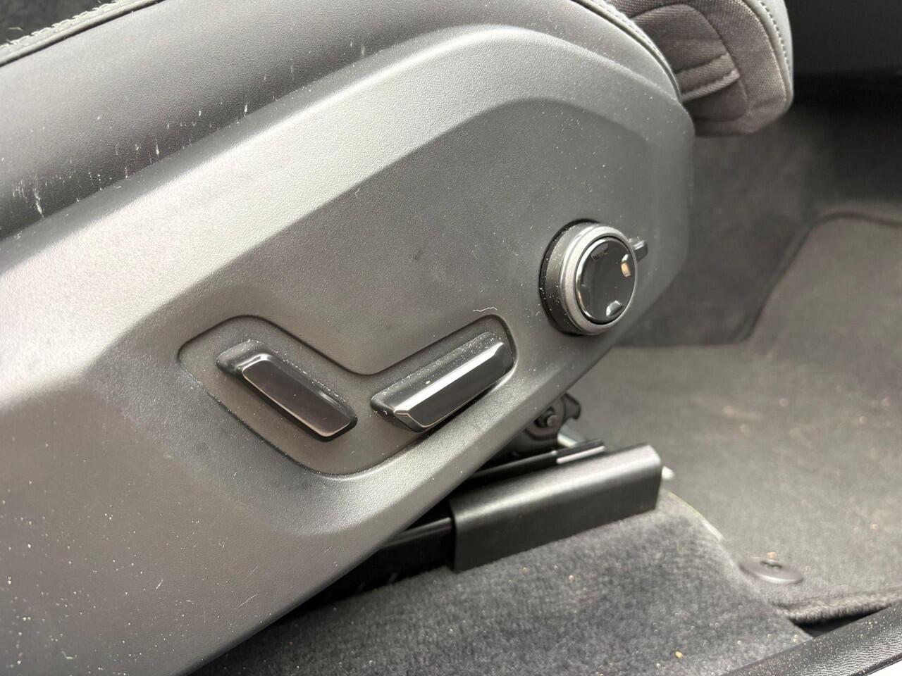 Volvo XC60 T6 Plug-in hybrid AWD Ultra Dark | Trekhaak | 360 Camera | H&K Audio