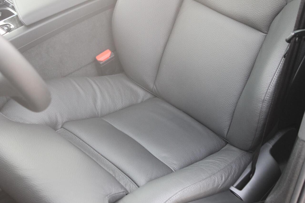 Volvo XC60 T6 350PK Automaat Plug-in hybrid AWD Ultra Dark Head-up display / Semi elektrisch wegklapbare trekhaak / Panoramisch schuif-kanteldak / Harman Kardon audio