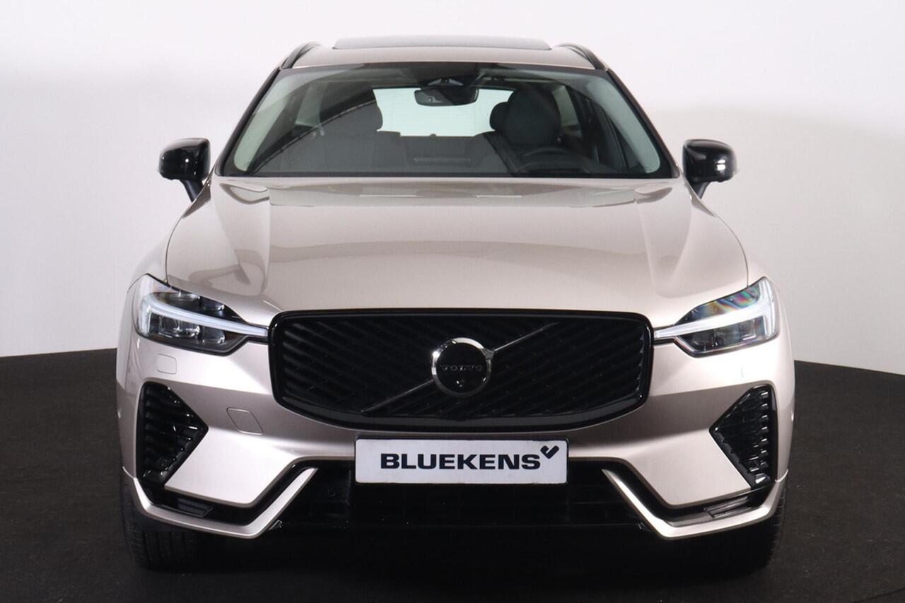 Volvo XC60 T6 Recharge AWD Ultra Dark - Panorama/schuifdak - IntelliSafe Assist & Surround - 360º Camera - Harman/Kardon audio - Adaptieve LED koplampen - Verwarmde voorstoelen, stuur & achterbank - Parkeersensoren voor & achter - Elektr. bedienb. voorstoelen met ge