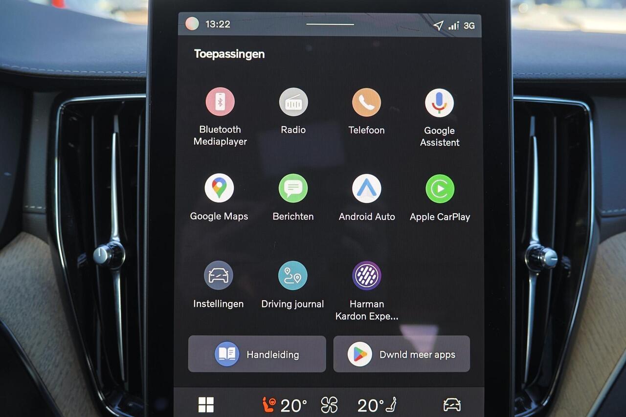 Volvo XC60 T6 Recharge AWD Ultra Dark - Panorama/schuifdak - IntelliSafe Assist & Surround - 360º Camera - Harman/Kardon audio - Adaptieve LED koplampen - Verwarmde voorstoelen, stuur & achterbank - Parkeersensoren voor & achter - Elektr. bedienb. voorstoelen met ge