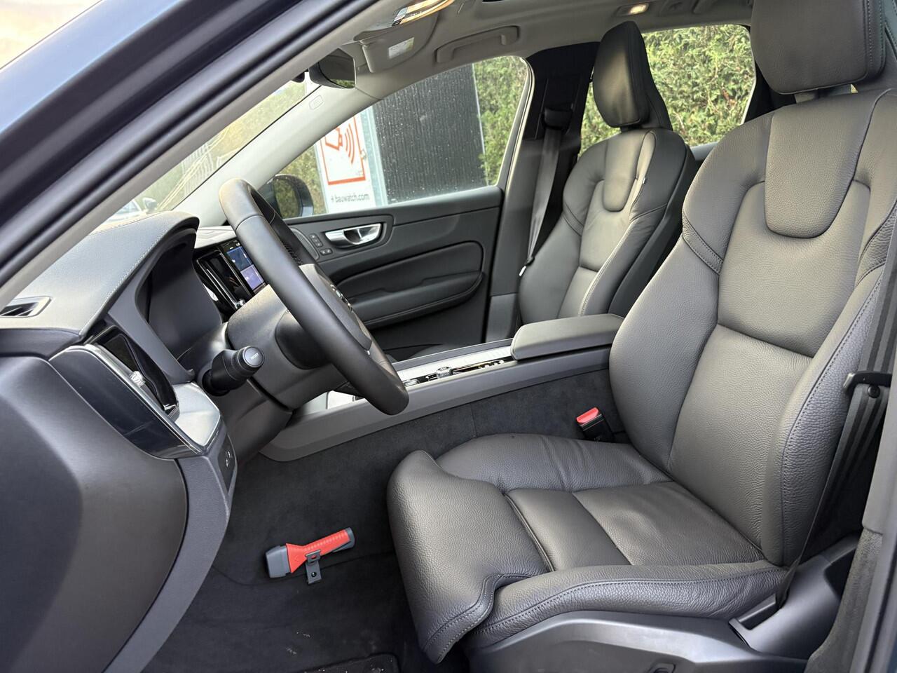 Volvo XC60 T6 Plug-in hybrid AWD Ultra Dark | Harman/Kardon | stoel/stuurverwarming | 360 camera | trekhaak |