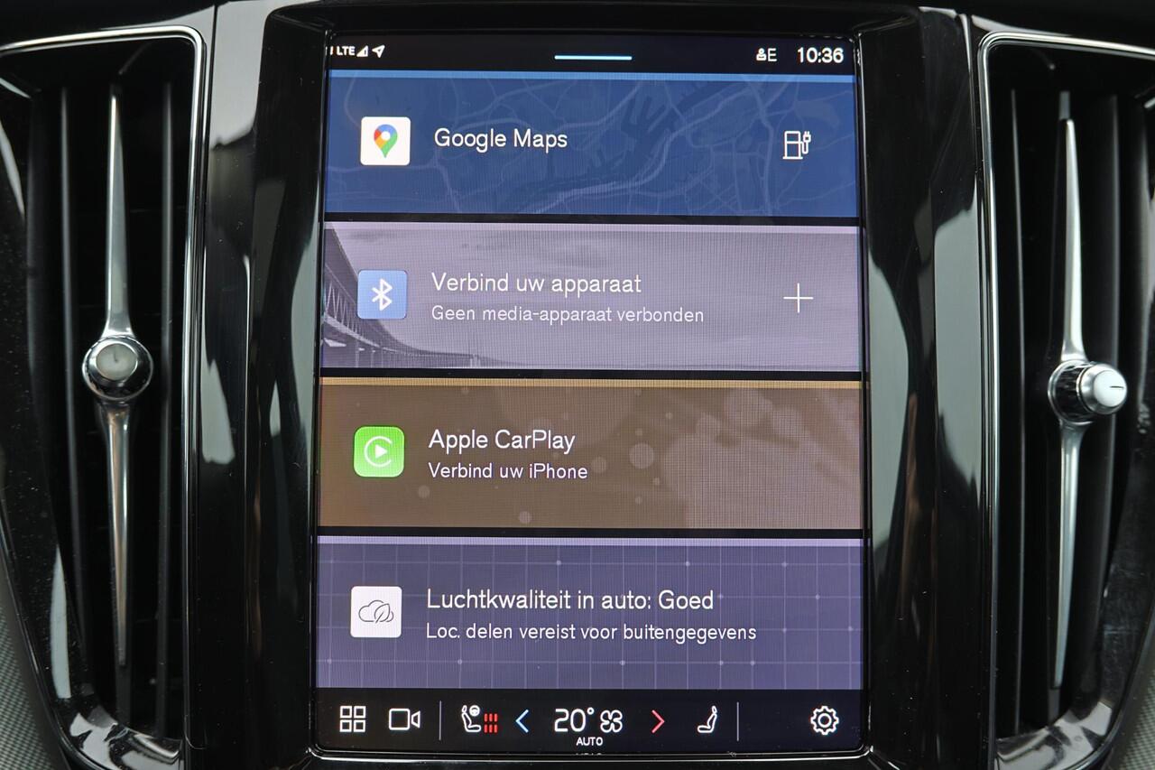 Volvo XC60 T6 Recharge AWD Plus Dark - Panorama/schuifdak - IntelliSafe Assist & Surround - 360º Camera - Verwarmde voorstoelen, stuur & achterbank - Parkeersensoren voor & achter - Elektr. bedienb. voorstoelen met geheugen - Draadloze tel. lader - Elektr. inklapbar