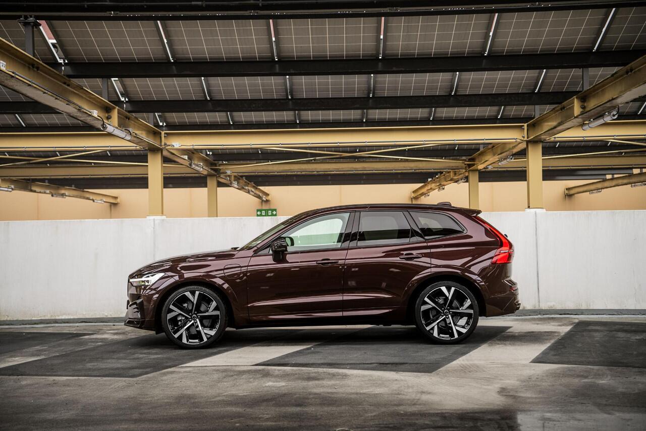 Volvo XC60 2.0 T6 Plug-in hybrid AWD Dark | Heico Body Kit | Panoramadak | 22" Velgen | Trekhaak| Getint Glas | Head-Up | 360 Camera | Panoramadak | Sportonderstel |