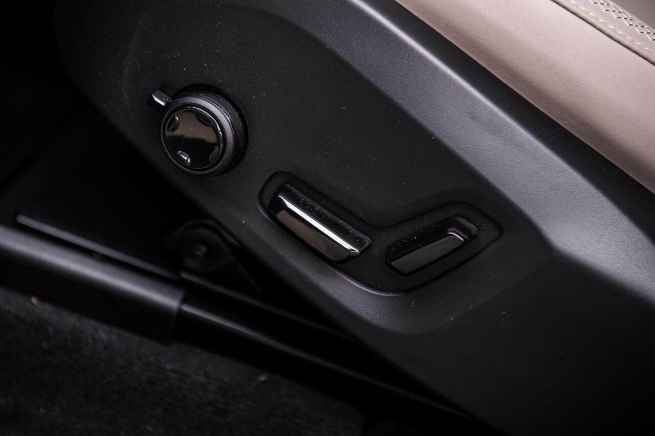 Volvo XC60 2.0 T6 Plug-in hybrid AWD Dark | Heico Body Kit | Panoramadak | 22" Velgen | Trekhaak| Getint Glas | Head-Up | 360 Camera | Panoramadak | Sportonderstel |