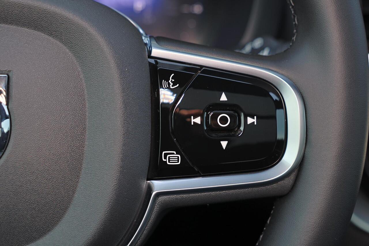 Volvo XC60 T6 Recharge AWD Plus Black Edition - Panorama/schuifdak - IntelliSafe Assist & Surround - 360º Camera - Harman/Kardon audio - Adaptieve LED koplampen - Verwarmde voorstoelen, stuur & achterbank - Parkeersensoren voor & achter - Elektr. bedienb. voorstoele