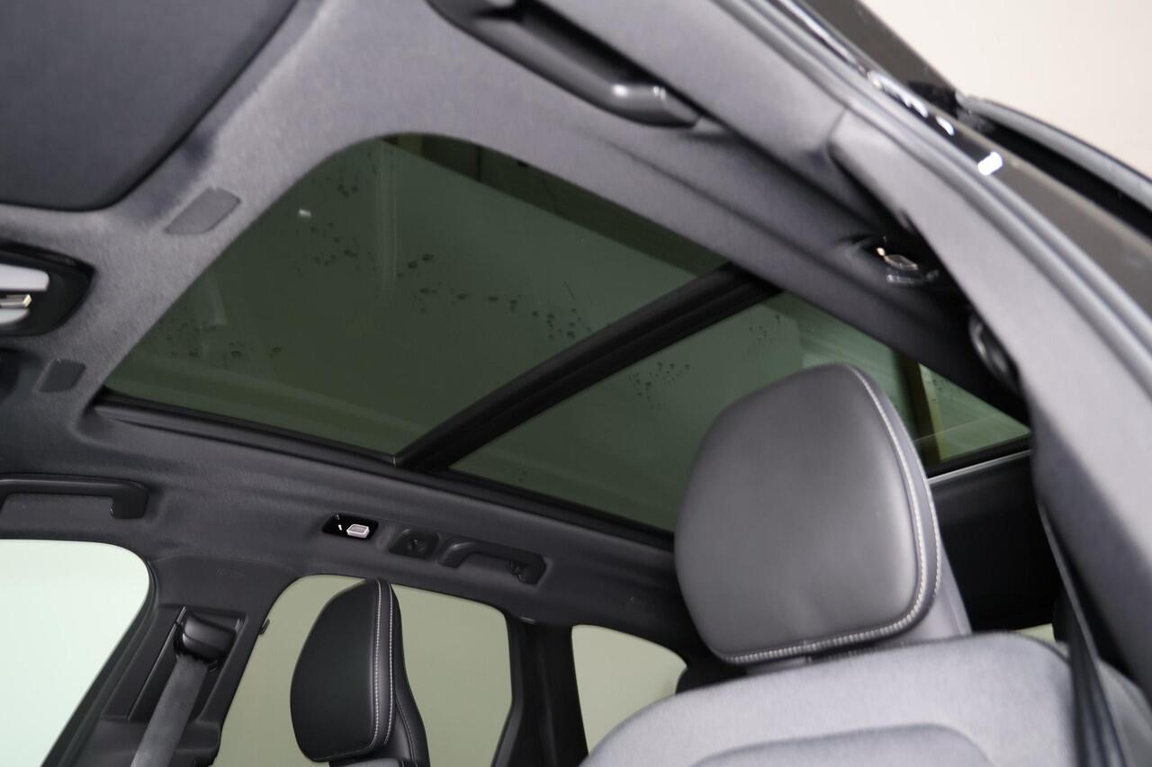 Volvo XC60 T6 Recharge AWD Ultra Black Edition - Panorama/schuifdak - IntelliSafe Assist & Surround - 360º Camera - Harman/Kardon audio - Adaptieve LED koplampen - Verwarmde voorstoelen, stuur & achterbank - Parkeersensoren voor & achter - Elektr. bedienb. voorstoel