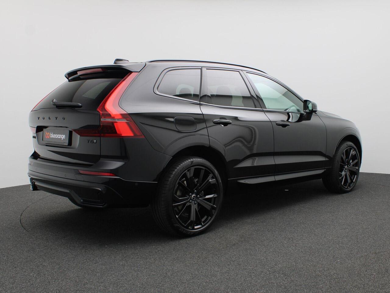 Volvo XC60 2.0 T6 Plug-in hybrid AWD Plus Dark 350PK Aut. Facelift, Pano-Schuifdak, 21" LM velgen, 360gr. Camera, Navi, Keyless, Harman Kardon Audio, Side Assist, Stoelverwarming, Adaptieve Cruise Controle