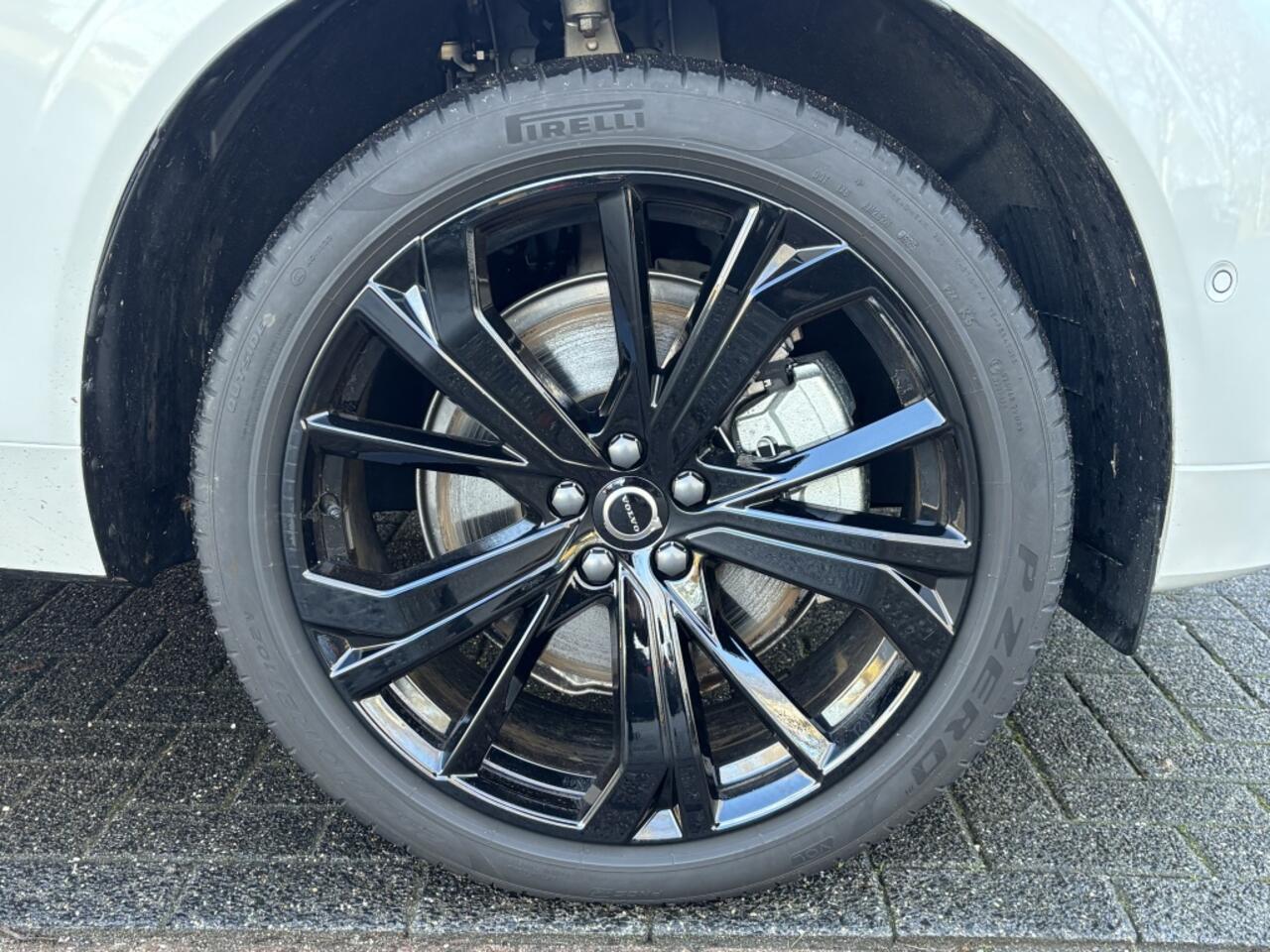Volvo XC60 T8 AWD 457pk Black Edition Plus MY2026 Panorama 21" Head-up HK