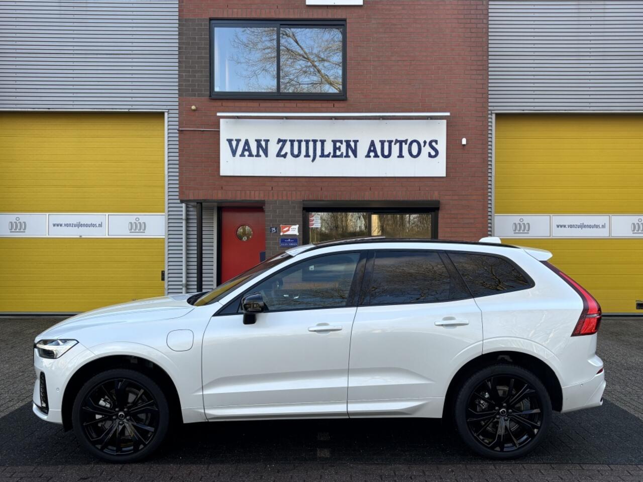 Volvo XC60 T8 AWD 457pk Black Edition Plus MY2026 Panorama 21" Head-up HK