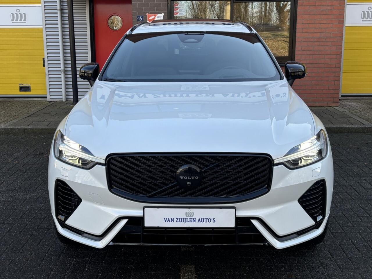 Volvo XC60 T8 AWD 457pk Black Edition Plus MY2026 Panorama 21" Head-up HK