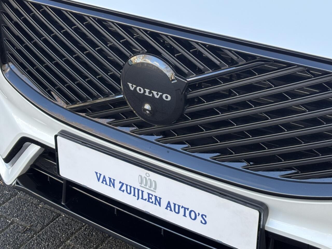 Volvo XC60 T8 AWD 457pk Black Edition Plus MY2026 Panorama 21" Head-up HK