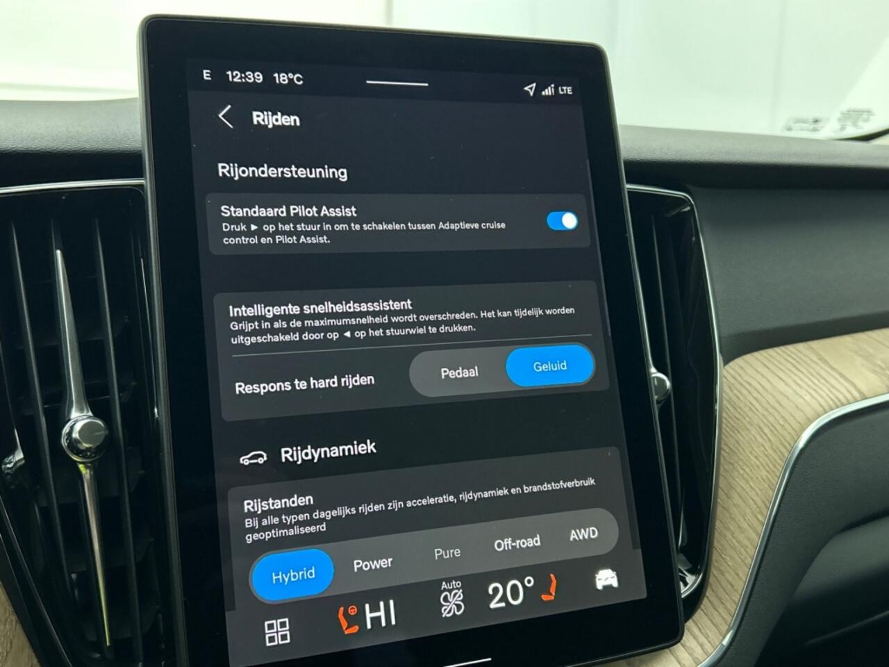 Volvo XC60 Plus Dark Plug-In Hybrid AWD | 20"LM velgen | Onyx Black | Demon