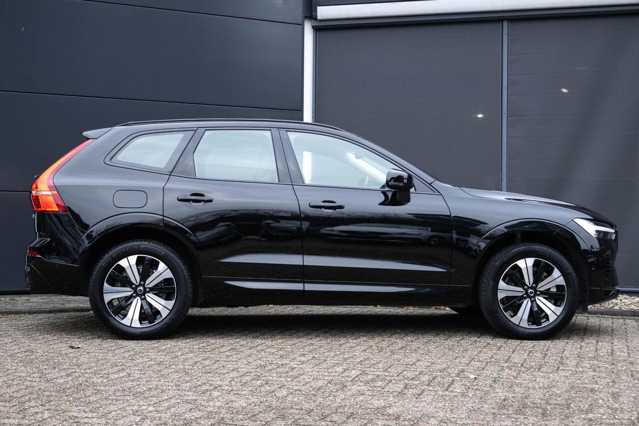 Volvo XC60 2.0 T6 Plug-in hybrid AWD Plus Dark Premium Audio by Harman en Kardon| Panoramadak| Semi Electrische Trekhaak| Lederen Interieur| Adaptieve Cruise Control| Blind Spot| Interieur Voorverwarming| Keyless Entry.