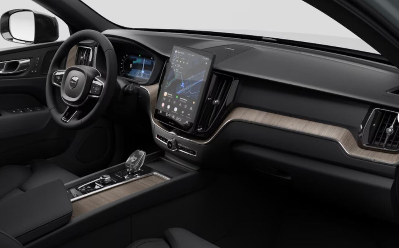Volvo XC60 T6 350PK Automaat Plug-in hybrid AWD Plus Dark Elektrisch bedienbare voorstoelen met geheugen/ Stoelverwarming/ Stuurverwarming/ Harman Kardon audio/ 360 Camera/ BLIS