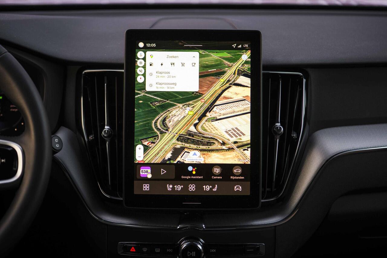 Volvo XC60 2.0 T6 Plug-in hybrid AWD Essential | Facelift | Adaptieve Cruise Control |Trekhaak | Climate | Driver Assist | Getint glas | 22" | Fiscaal 66824 |