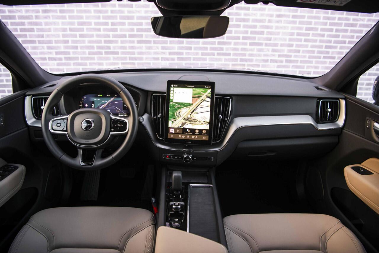 Volvo XC60 2.0 T6 Plug-in hybrid AWD Essential | Facelift | Adaptieve Cruise Control |Trekhaak | Climate | Driver Assist | Getint glas | 22" | Fiscaal 66824 |