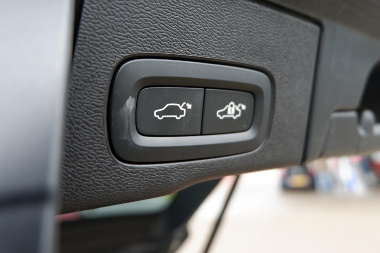 Volvo XC60 2.0 T6 AWD + Dark/PHEV Long Range/ Rijklaarprijs/Full option