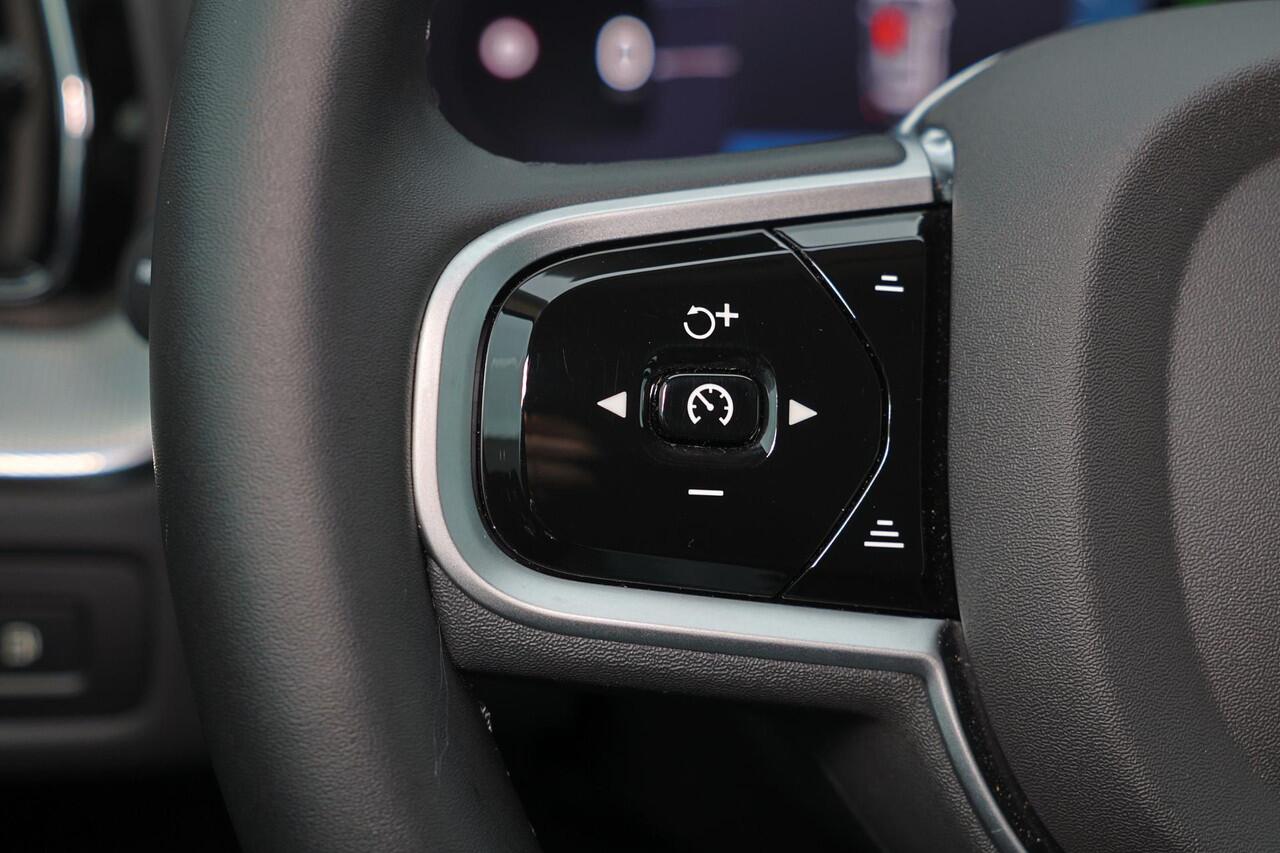 Volvo XC60 T6 Recharge AWD Business Edition - FACELIFT - Adaptive Cruise Control - 360 graden camera - Google Infotainment - Harman Kardon Audio - Verwarmbaar stuurwiel - Verwarmbare voorstoelen - Verwarbare achterbank