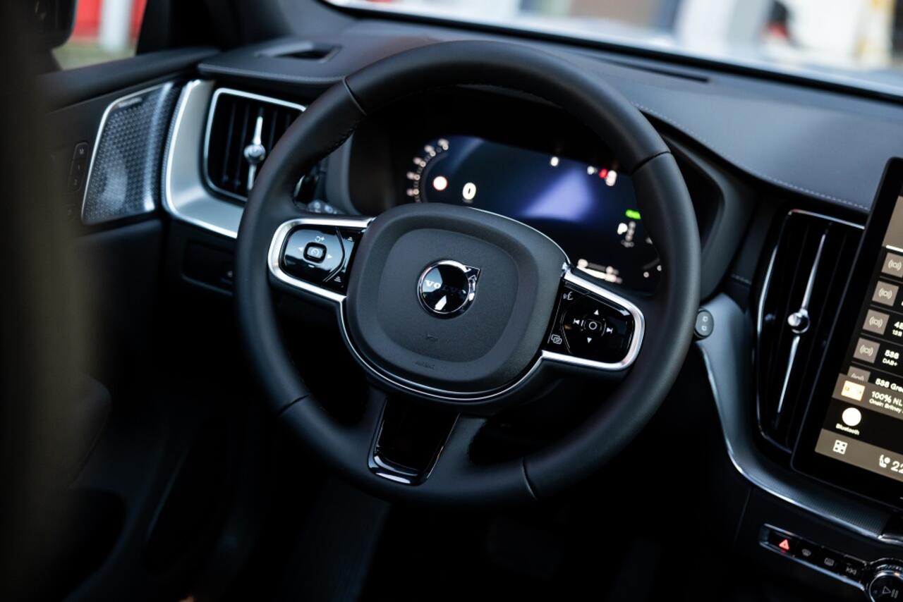 Volvo XC60 T8 Ultra Black Edition Plug-In Hybrid AWD | Massage | B&W | Napp