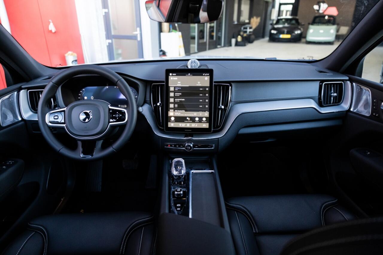 Volvo XC60 T8 Ultra Black Edition Plug-In Hybrid AWD | Massage | B&W | Napp