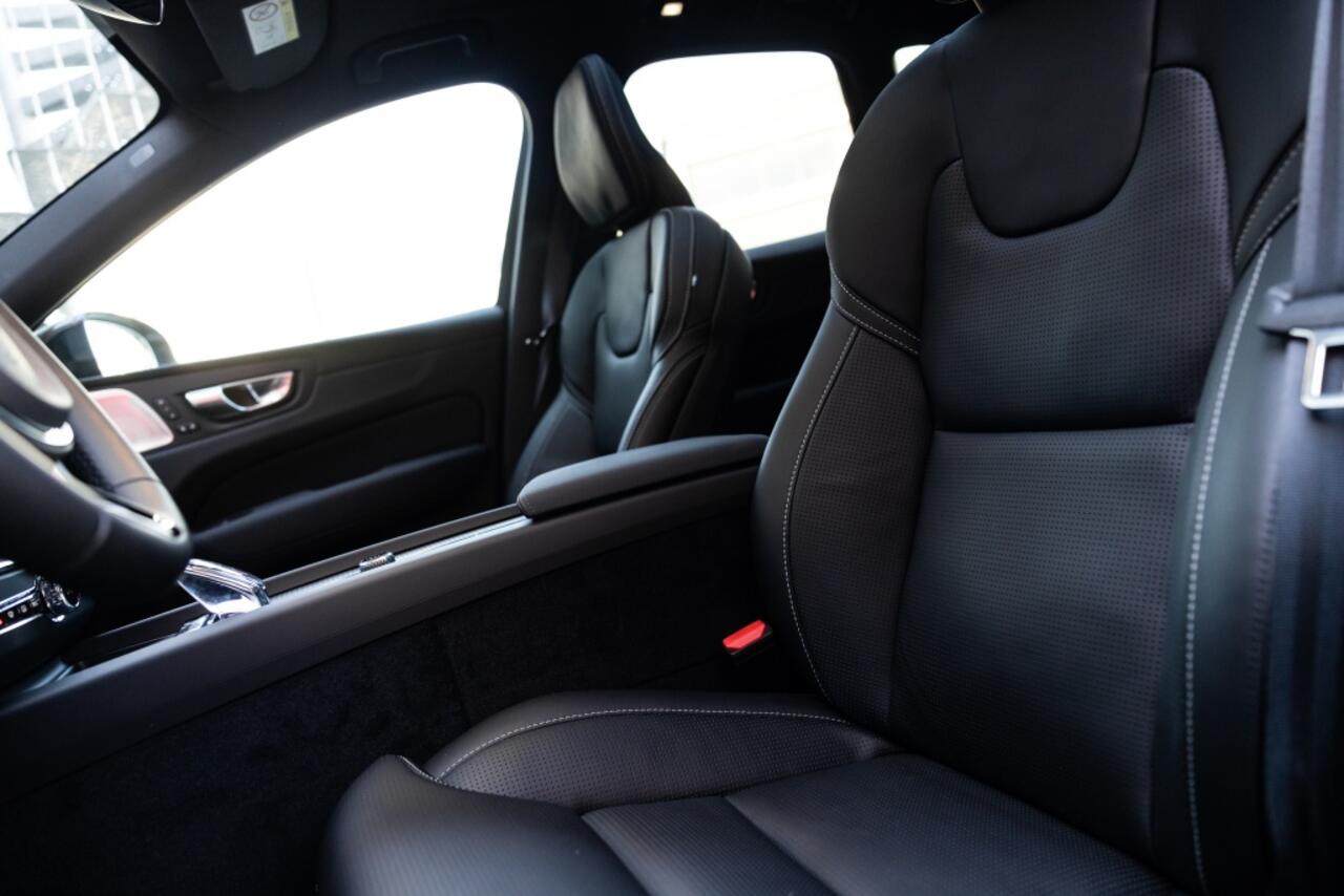 Volvo XC60 T8 Ultra Black Edition Plug-In Hybrid AWD | Massage | B&W | Napp