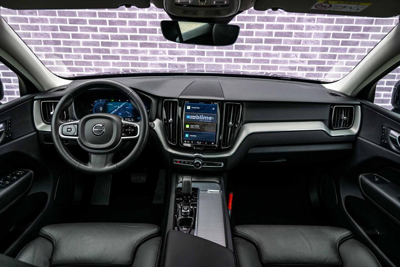 Volvo XC60 2.0 T6 Plug-in hybrid AWD Plus Dark | Adaptieve cruise control | Trekhaak | Stoel- en stuurverwarming | BLIS | Panorama dak |Schuif/kanteldak | Elektrisch verstelbare voorstoelen met geheugen |