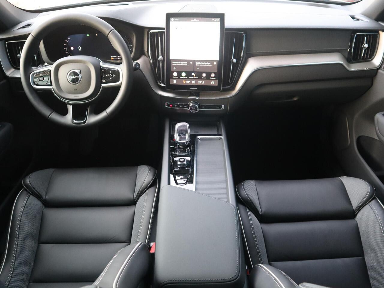 Volvo XC60 T6 Plug-in hybrid AWD Ultra Black Edition | Uit voorraad leverbaar | Harman Kardon | Panoramadak