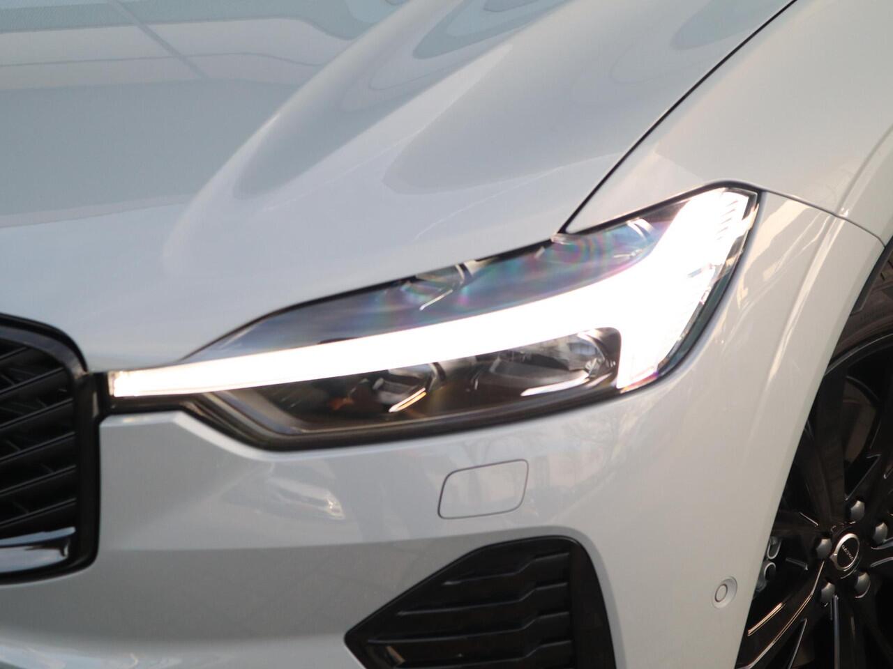 Volvo XC60 T6 Plug-in hybrid AWD Ultra Black Edition | Uit voorraad leverbaar | Harman Kardon | Panoramadak