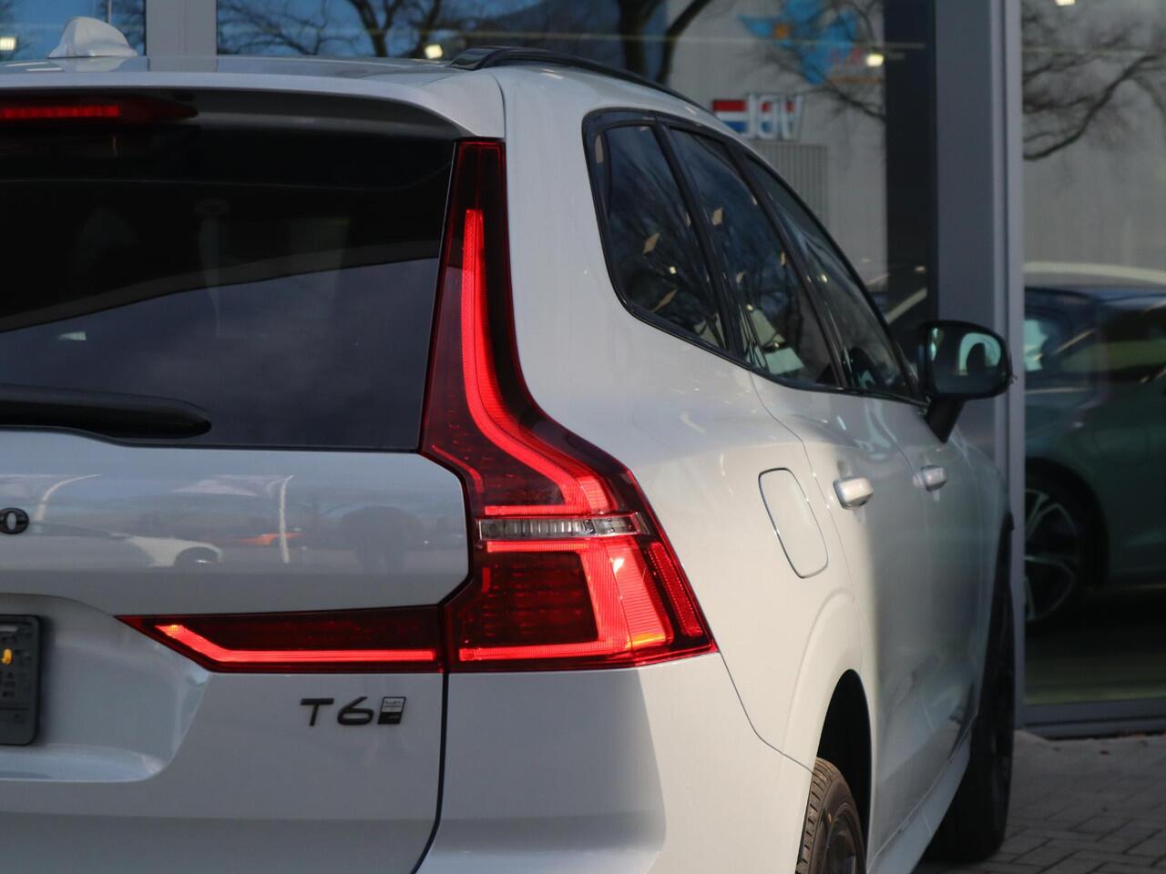 Volvo XC60 T6 Plug-in hybrid AWD Ultra Black Edition | Uit voorraad leverbaar | Harman Kardon | Panoramadak