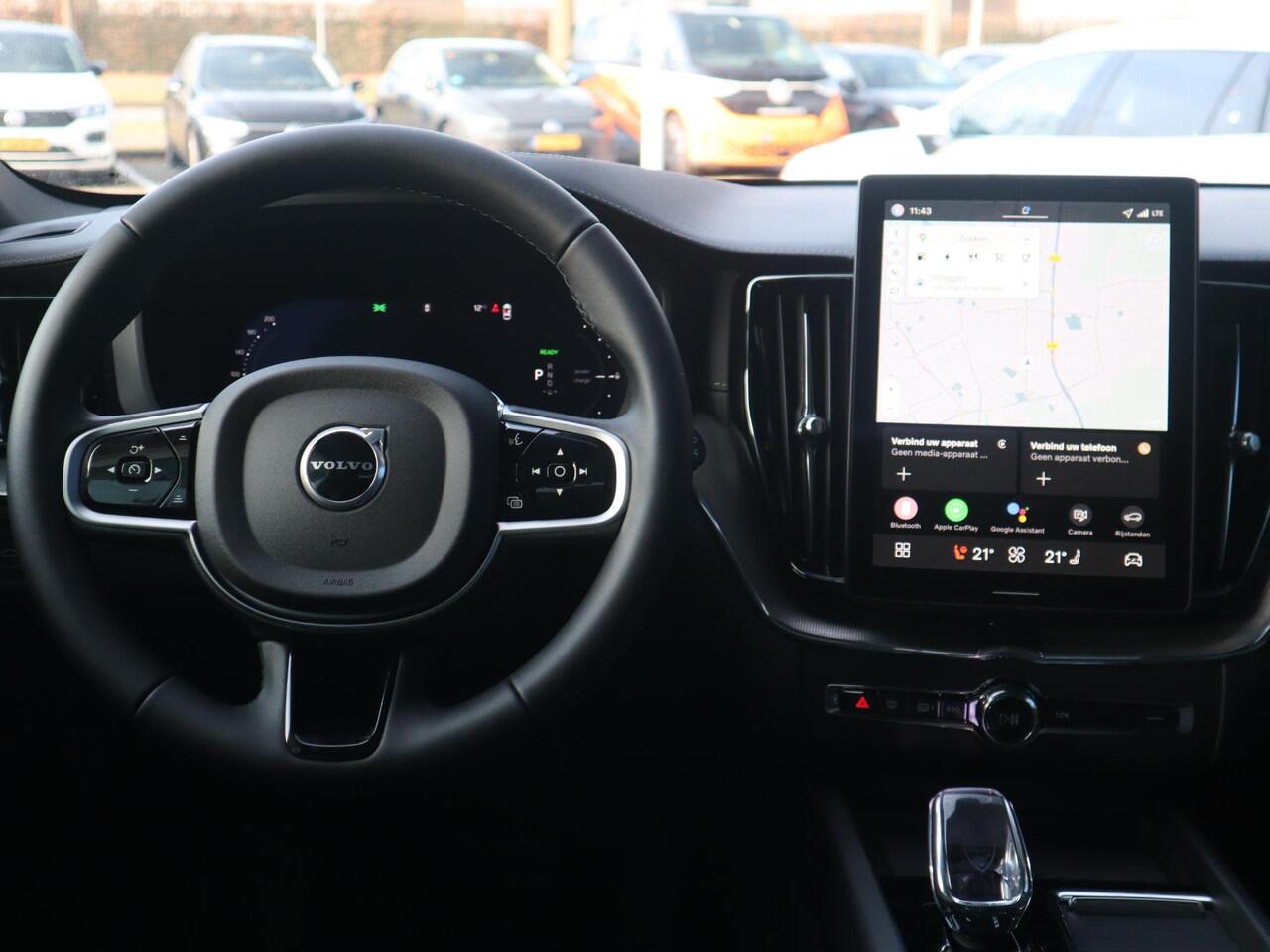 Volvo XC60 T6 Plug-in hybrid AWD Ultra Black Edition | Uit voorraad leverbaar | Harman Kardon | Panoramadak