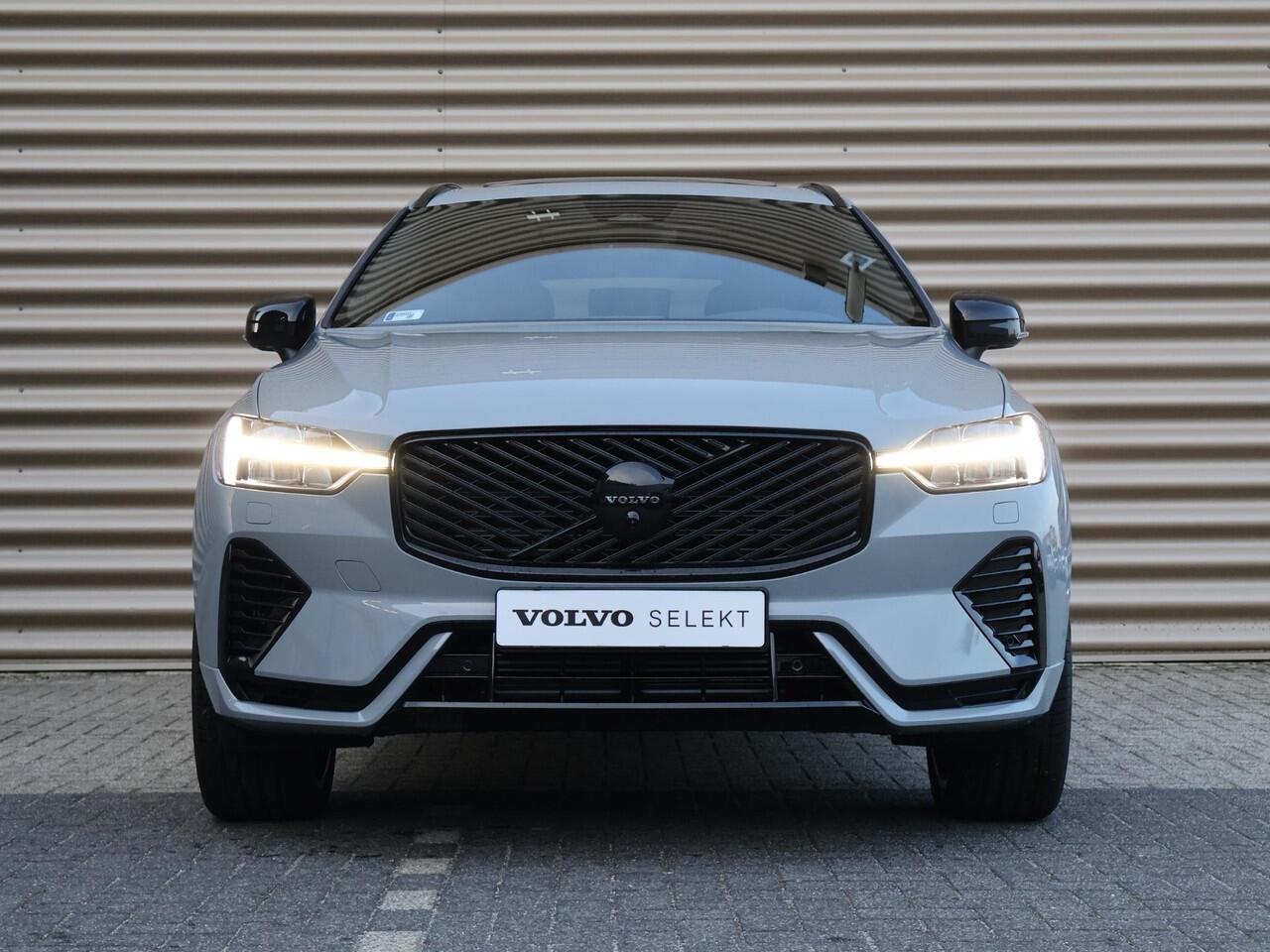 Volvo XC60 T6 Plug-in hybrid AWD Ultra Black Edition | Uit voorraad leverbaar | Harman Kardon | Panoramadak