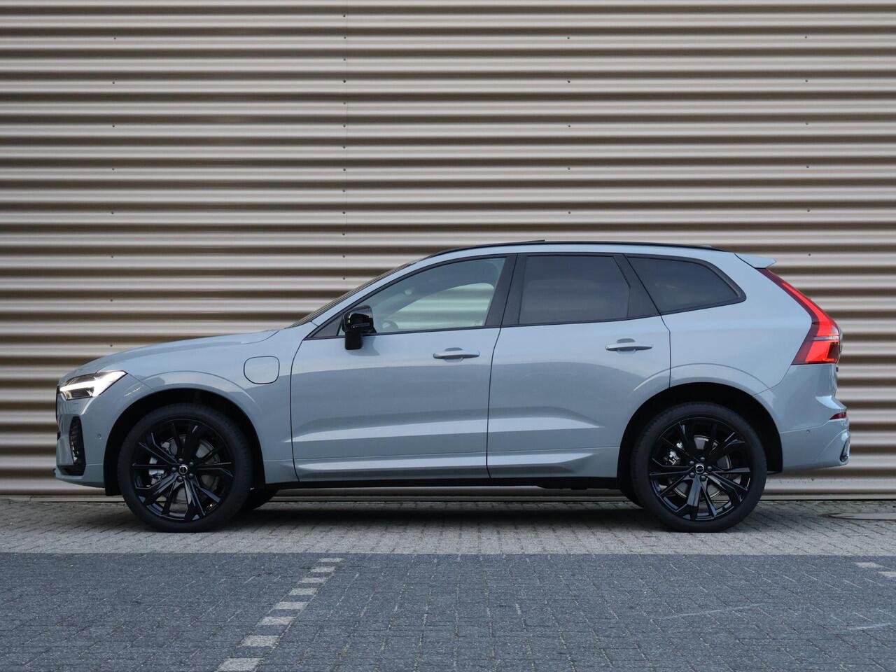 Volvo XC60 T6 Plug-in hybrid AWD Ultra Black Edition | Uit voorraad leverbaar | Harman Kardon | Panoramadak