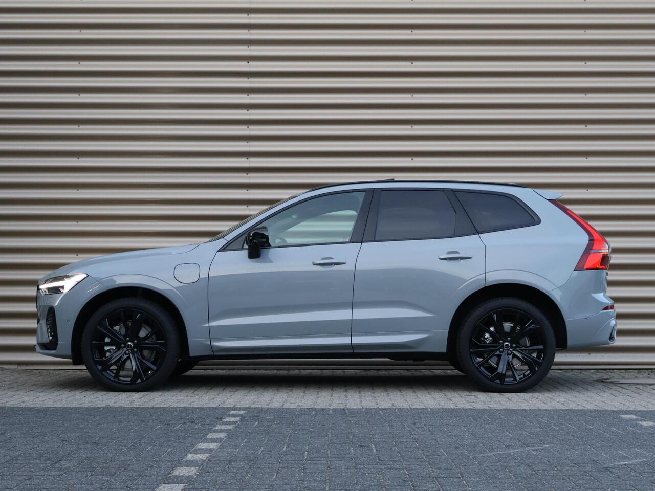Volvo XC60 T6 Plug-in hybrid AWD Ultra Black Edition | Uit voorraad leverbaar | Harman Kardon | Panoramadak