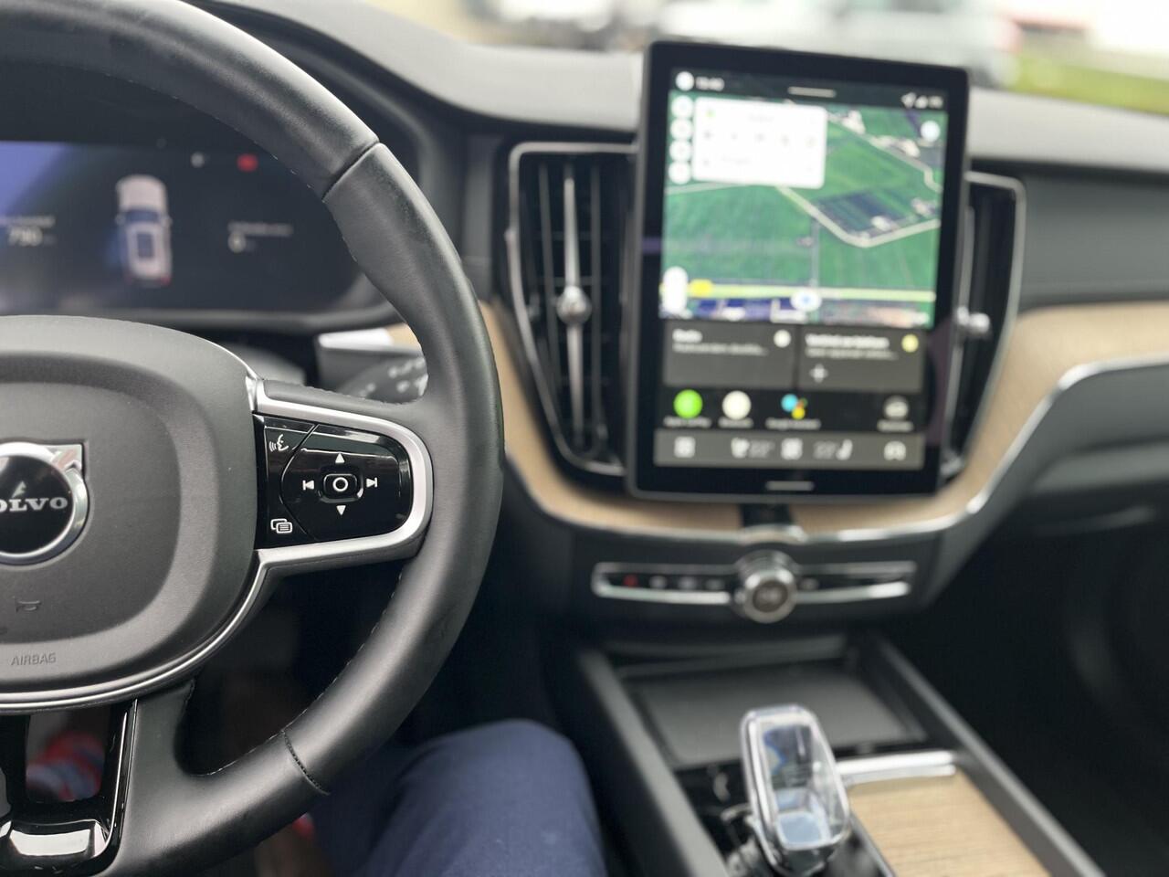 Volvo XC60 T6 Plug-in hybrid AWD Ultra Dark | Harman Kardon | Panoramadak | Trekhaak |