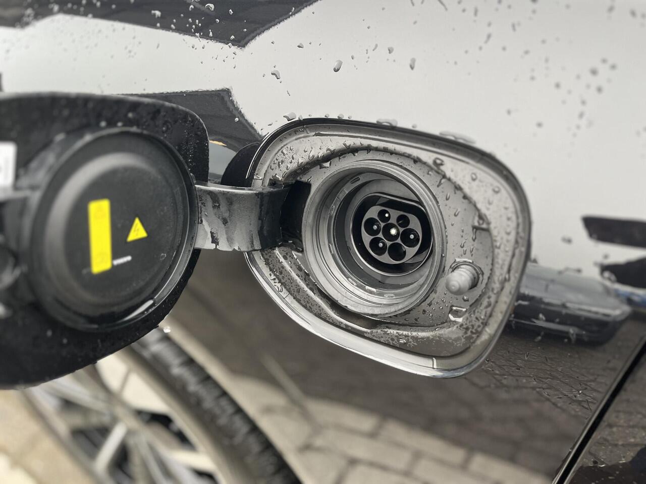 Volvo XC60 T6 Plug-in hybrid AWD Ultra Dark | Harman Kardon | Panoramadak | Trekhaak |