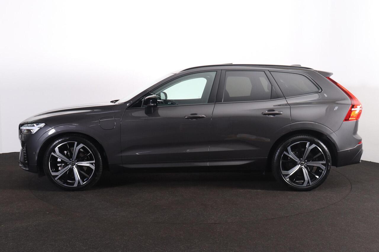 Volvo XC60 T8 Recharge AWD Ultra Dark - Luchtvering - Panorama/schuifdak - IntelliSafe Assist & Surround - 360º Camera - Bowers & Wilkins audio - Adaptieve LED koplampen - Verwarmde voorstoelen, stuur & achterbank - Parkeersensoren voor & achter - Elektr. bedienb. v