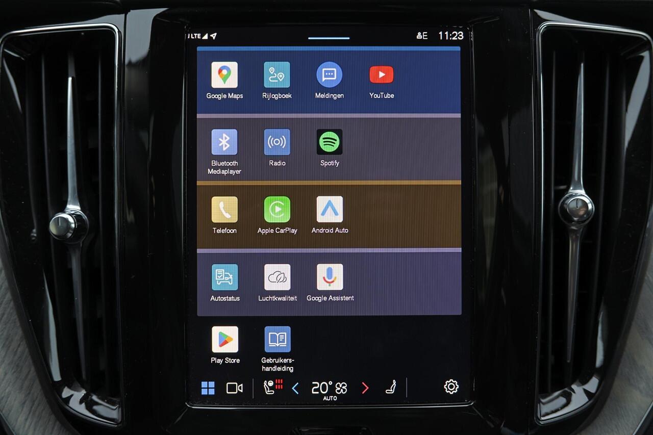 Volvo XC60 T8 Recharge AWD Ultra Dark - Luchtvering - Panorama/schuifdak - IntelliSafe Assist & Surround - 360º Camera - Bowers & Wilkins audio - Adaptieve LED koplampen - Verwarmde voorstoelen, stuur & achterbank - Parkeersensoren voor & achter - Elektr. bedienb. v