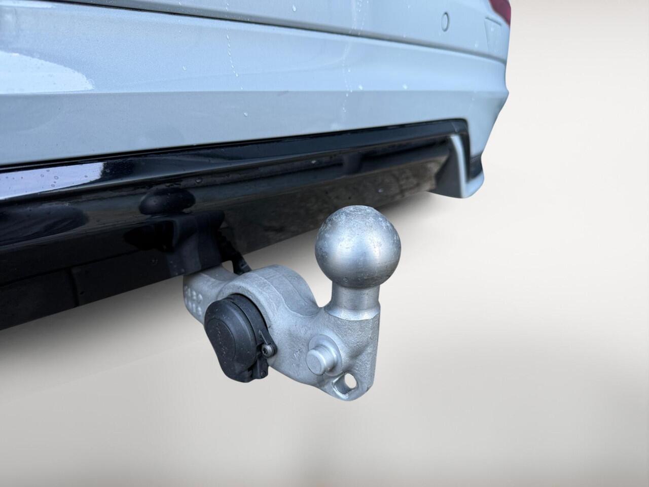 Volvo XC60 2.0 T6 Plug-in hybrid AWD Ultra Dark | Trekhaak | Panoramadak | Stoelverwarming | Head-up Display |