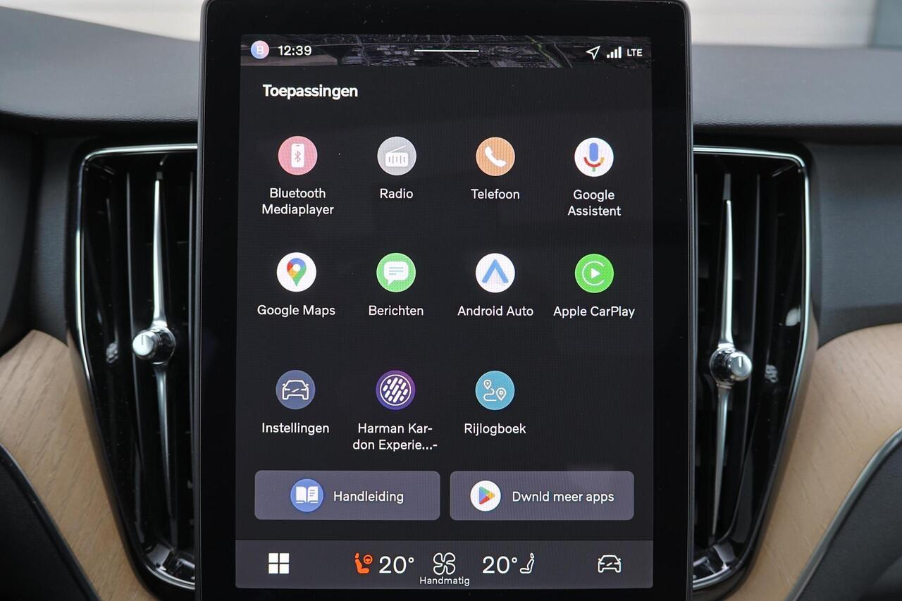 Volvo XC60 T6 Recharge AWD Plus Dark - Panorama/schuifdak - IntelliSafe Assist & Surround - Harman/Kardon audio - Parkeercamera achter - Verwarmde voorstoelen, stuur & achterbank - Parkeersensoren voor & achter - Elektr. bedienb. voorstoelen met geheugen - Draadloze